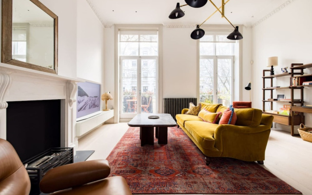 The Tree House 2 Bedroom Apartment by Hyde Park