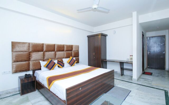 OYO 8170 Hotel Datt Residency