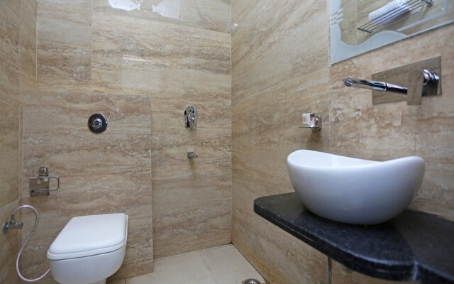 OYO 10656 Hotel Shravya Residency