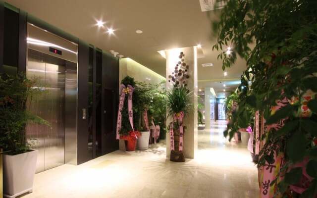 Rich Diamond Hotel