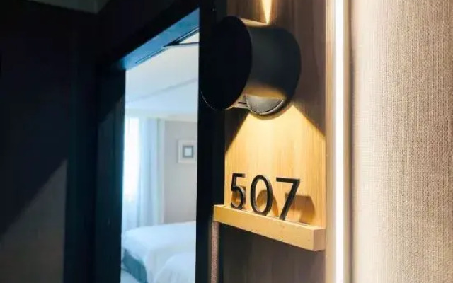 Days Fine Hotel