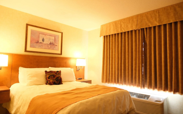 Rosslyn Inn and Suites