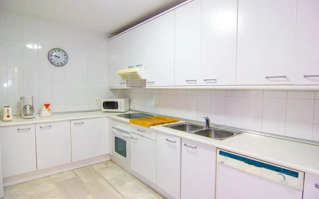 OleHolidays Azalea Playa junto a Puerto Banús