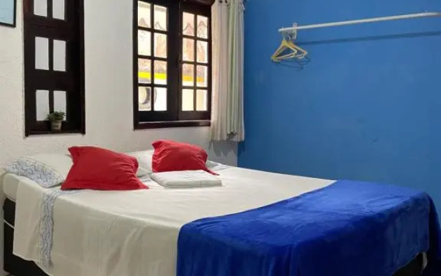 Suíte com varanda vista piscina