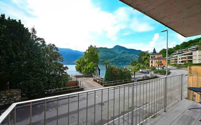Sunny Suite With Lake View