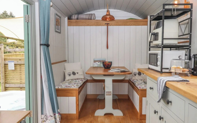 Burr 2 Shepherds Hut