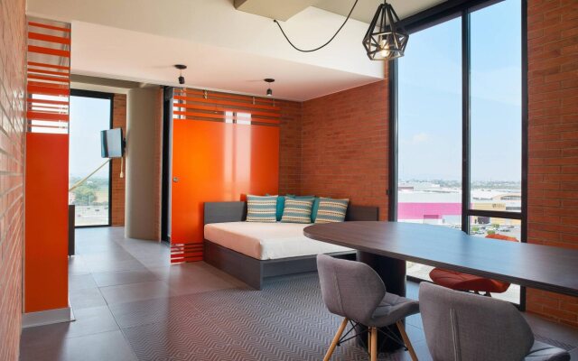 Aloft Celaya