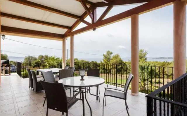Squarebreak - Villa overlooking the sea