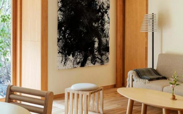Shishi Iwa House