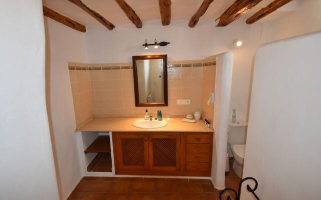 Charming Holiday House Within Walking Distance of Cala Llonga Beach and Village