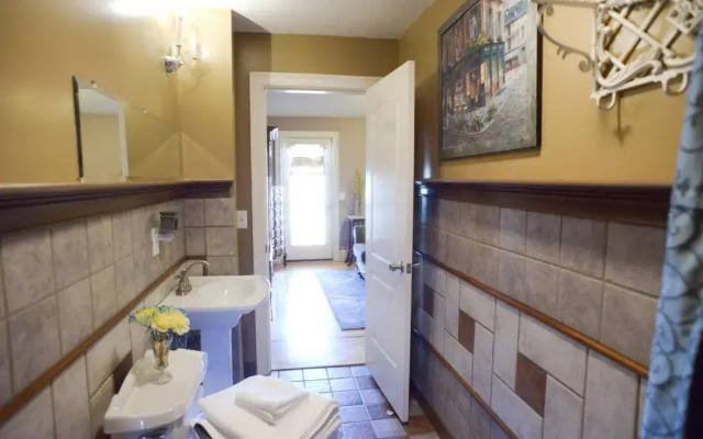 Naomi's Inn Bed & Breakfast