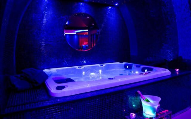 L'Insolite Spa Privatif ''Suite Luxueuse-Jacuzzi"