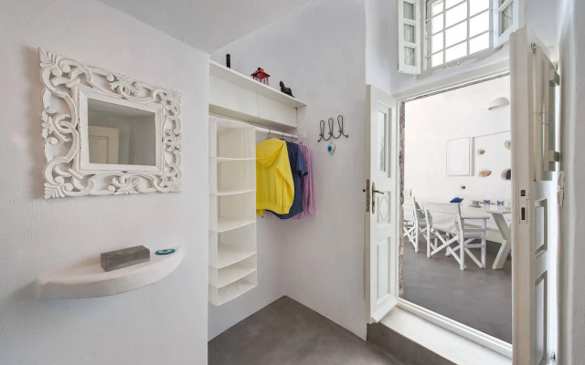 White Cave Private Villa