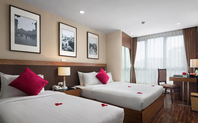 Golden Moon Suite Hotel