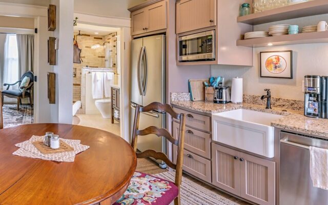 Redtail Suites~'red' Mccall Suite~tesla Station