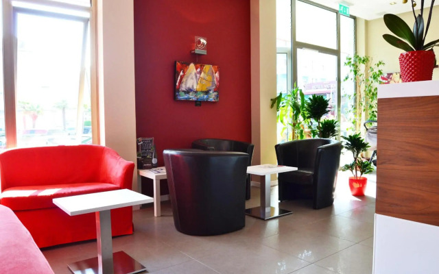 Hotel Midi