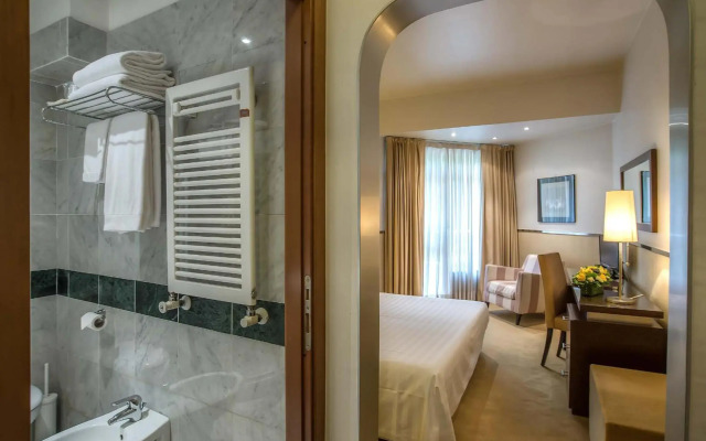 Mini Palace Hotel