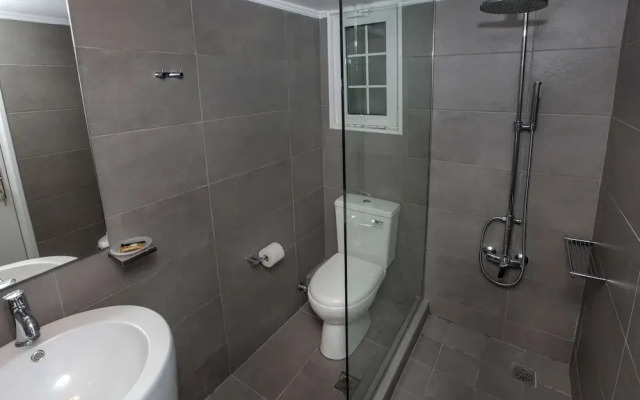 Modern Apartment close to Acropolis Museum by GHH