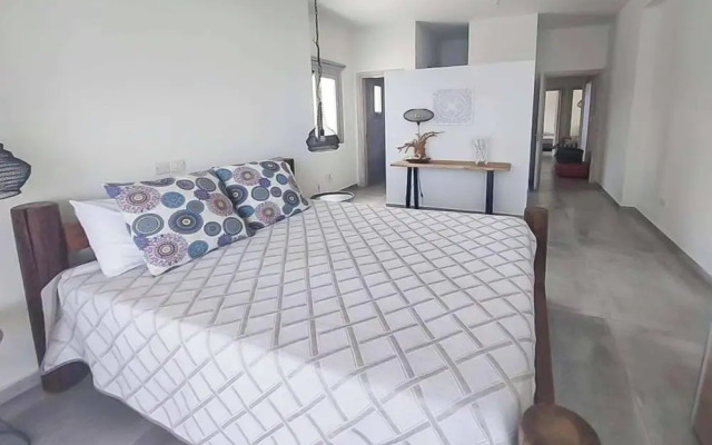 Latchi Infinity Blue