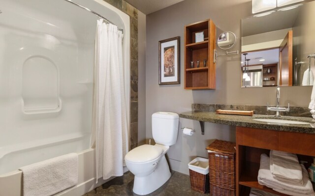 Exquisite 2BR/2BTH Luxury Condo with Mountain View