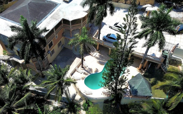 Chateau's Tranquil Apartments