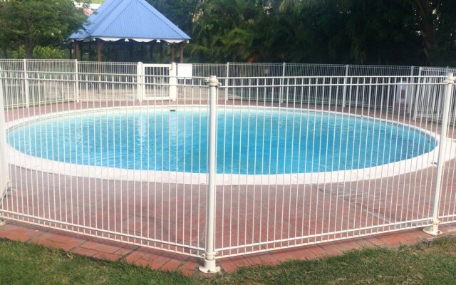 Studio In Sainte Anne With Shared Pool And Furnished Garden 500 M From The Beach