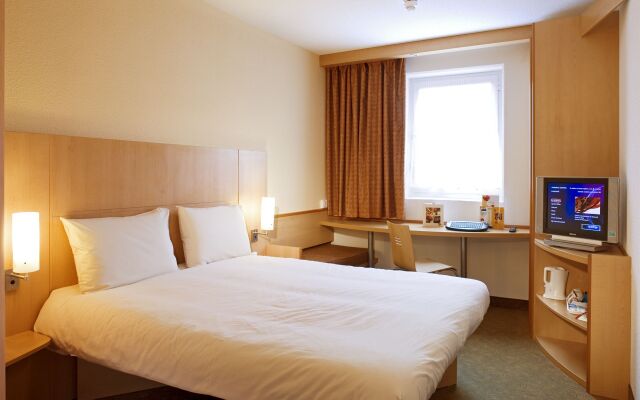 Ibis Swansea