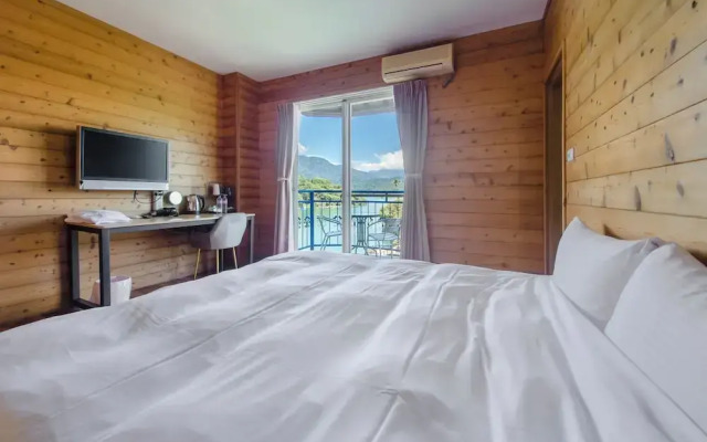 Bishui Shanju Lakeside B&B