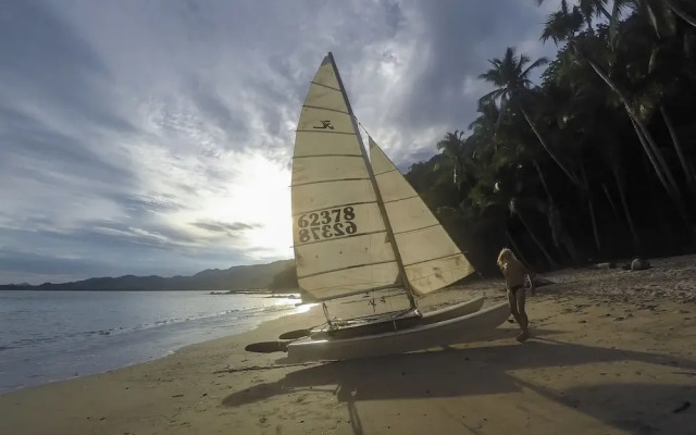 Los Vivos Beachfront Experience