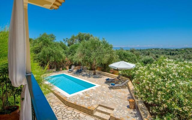 Maritina Villa - 2 BR House Surrounded by Olive Groves