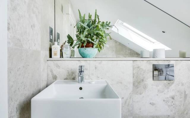 Stylish 5 bed Home in Heart of Clapham
