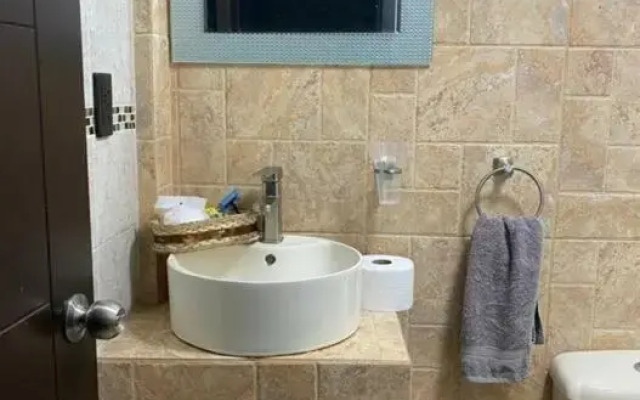 Depa Frente al aeropuerto 8huespedes 103