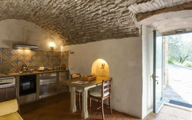 Picturesque Apartment in Montefiridolfi with Swimming Pool