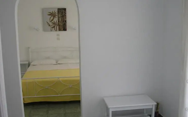 Finikas Santorini