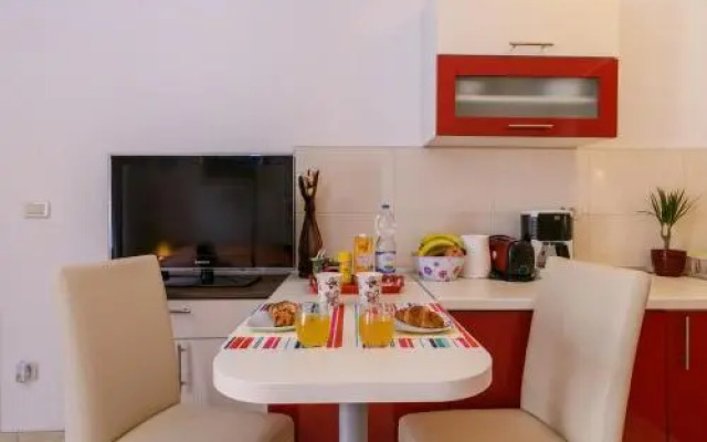 Apartments Dora