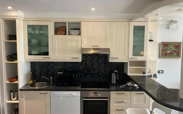 Boat House by Siam Royal Collection (Cbs Travel Asia)