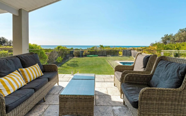 Dayz Dreamin - pool, gas fireplace and beachfront
