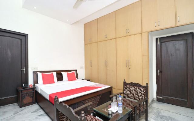 OYO 15728 The Shradha Guest House
