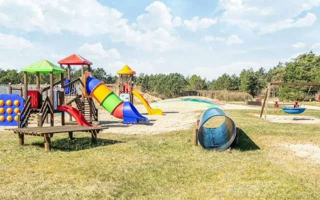 Cabin in Camping Resort-shared Bathroom