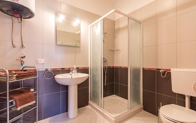 Beautiful Home in Liznjan With Wifi and 6 Bedrooms