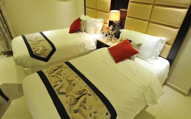 Al Janaderia Suites 7