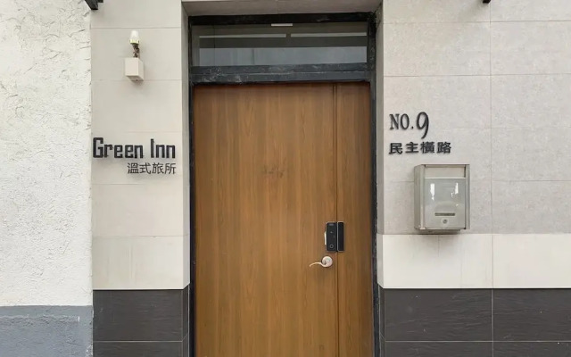 8door Guesthouse