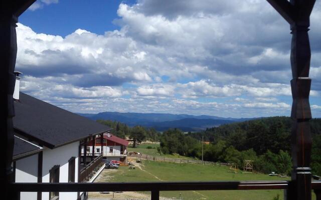 Rusaliite Adventure House