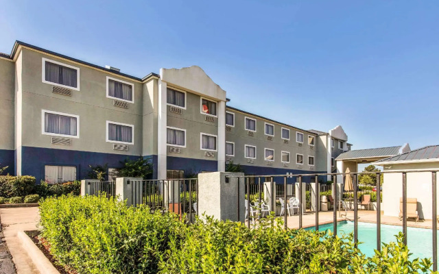 Quality Inn & Suites Pearl - Jackson