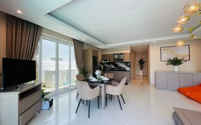 Palm Oasis Pool Villa by Pattaya Holiday