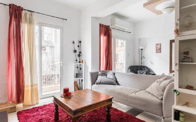 2BD- Perfect Location with square views