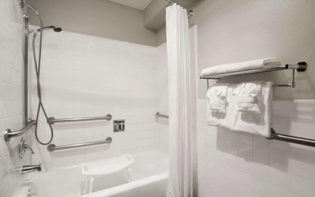 Days Inn by Wyndham Lacey Olympia Area