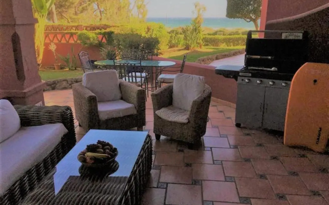 Marbella beachside apartment in 5 star gated