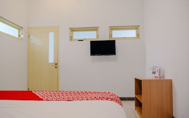 OYO 1509 Candi Panggung Family Guest House Syariah – Guest Rooms – Malang