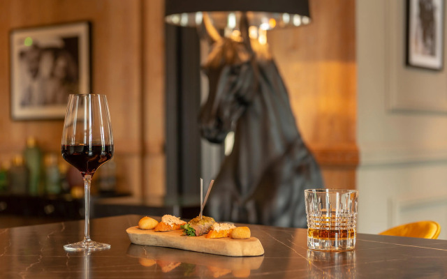 The Originals Boutique, La Maison Rouge